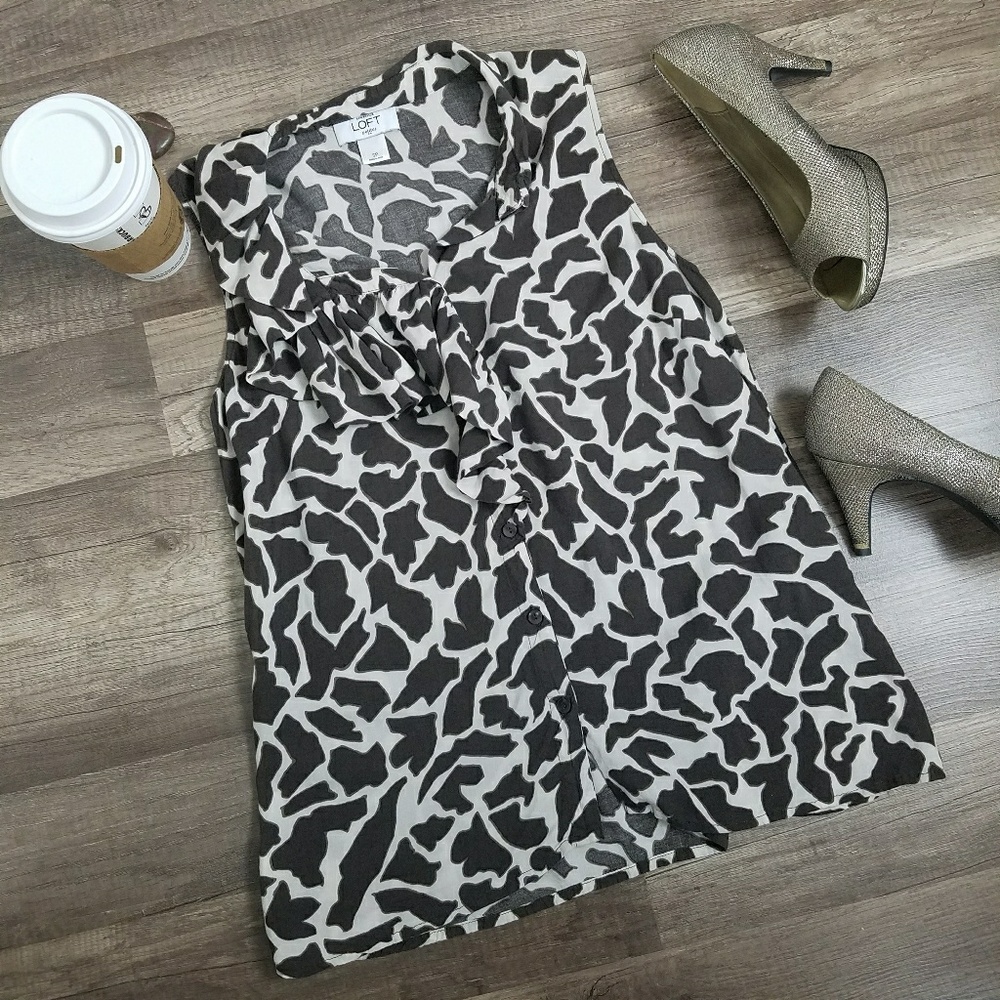 LOFT Petites giraffe print sleeveless top
